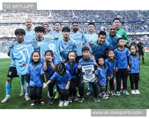 大连好男儿足球创意展现青春活力与团队精神的完美结合 大连好男儿足球创意展现青春活力与团队精神的完美结合