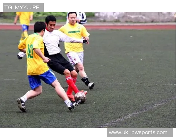 成都室内足球热潮来袭体验全新运动乐趣与激情对决 成都室内足球热潮来袭体验全新运动乐趣与激情对决